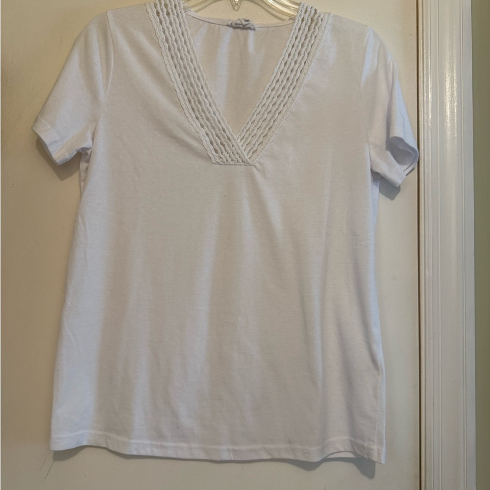 Tribal White V-Neck Short Sleeve Top